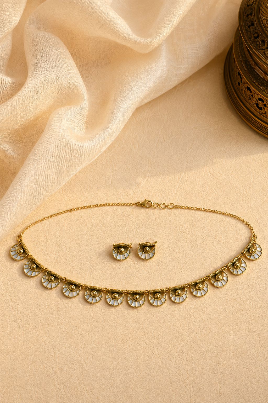 Ivory fan motif necklace set