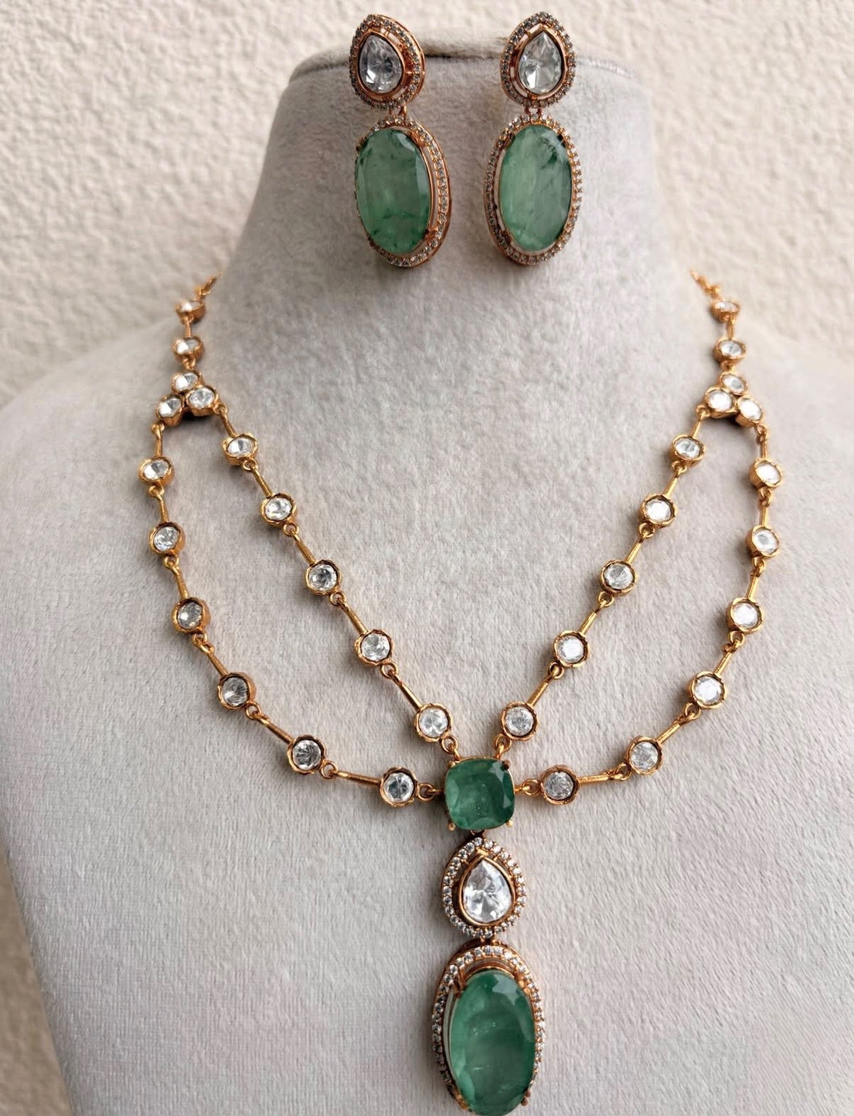 Layered oval stone drop design