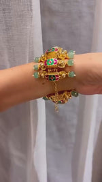 Load and play video in Gallery viewer, Floral Jadau Link Bracelet with Bead Drops
